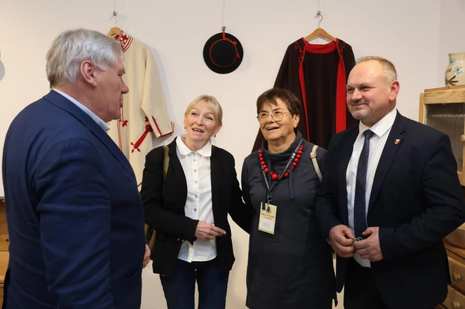 Gorące serce folkloru bije w Limanowej! Rozpoczęła się 51. „Limanowska SŁAZA”  - zdjęcie 15