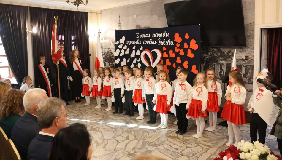 Uroczysta XXI Sesja Rady Miasta Limanowa z okazji 107. Rocznicy Odzyskania Niepodległości - zdjęcie 1