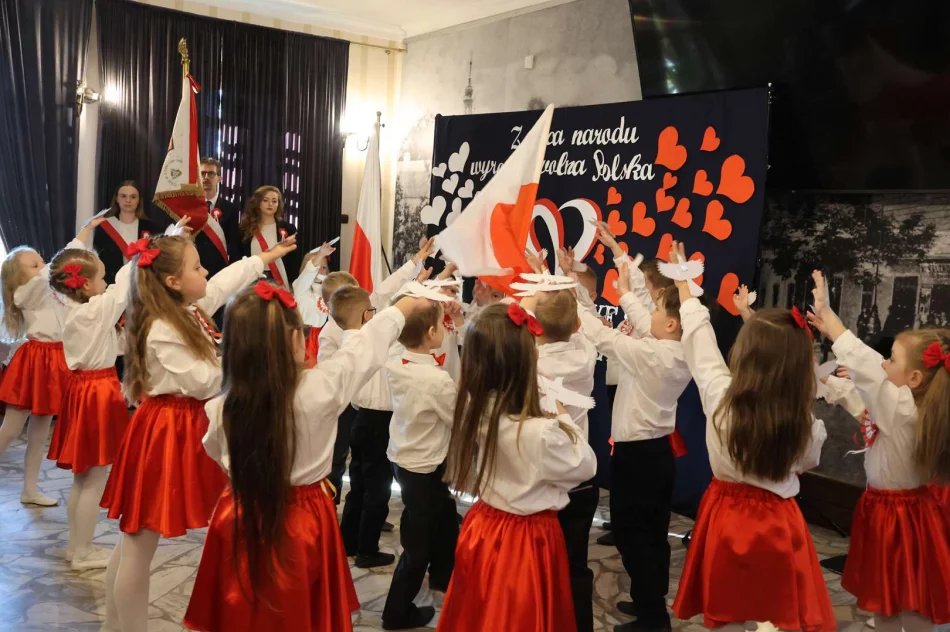 Uroczysta XXI Sesja Rady Miasta Limanowa z okazji 107. Rocznicy Odzyskania Niepodległości - zdjęcie 17