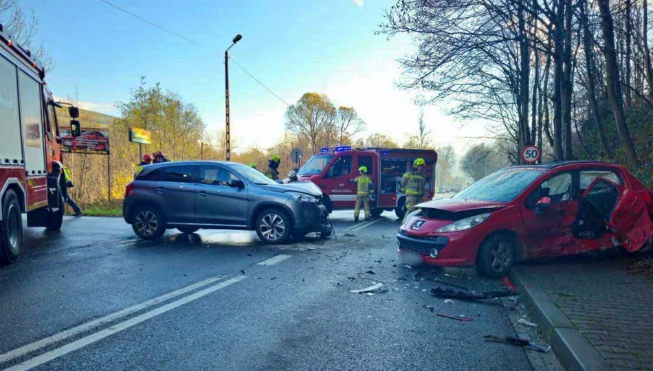 Zderzenie pojazdów na DW 968, jedna osoba ranna - zdjęcie 1