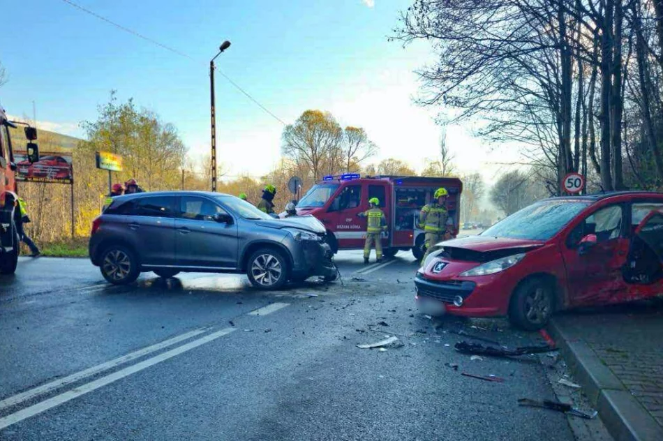 Zderzenie pojazdów na DW 968, jedna osoba ranna - zdjęcie 2