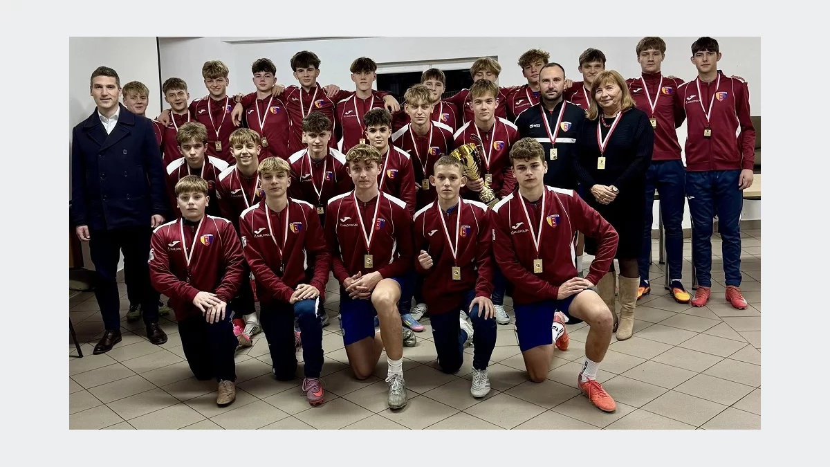Nagrodzili juniorów Limanovii/Fot.: LPPN 