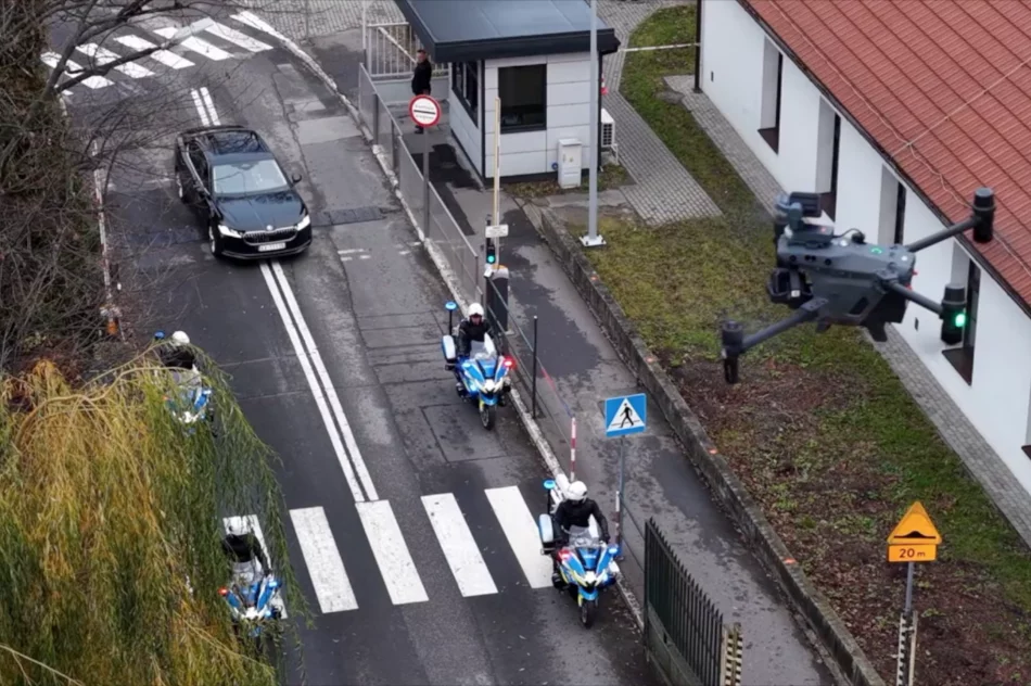 Awansowany komendant witany jak prezydent. Relację usunięto (FILM) - zdjęcie 2