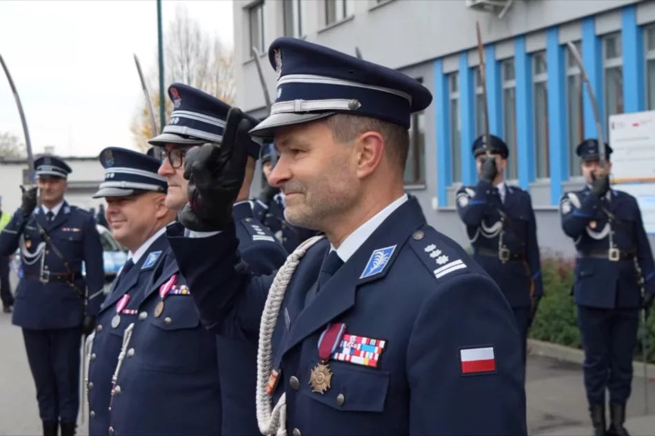 Awansowany komendant witany jak prezydent. Relację usunięto (FILM) - zdjęcie 7