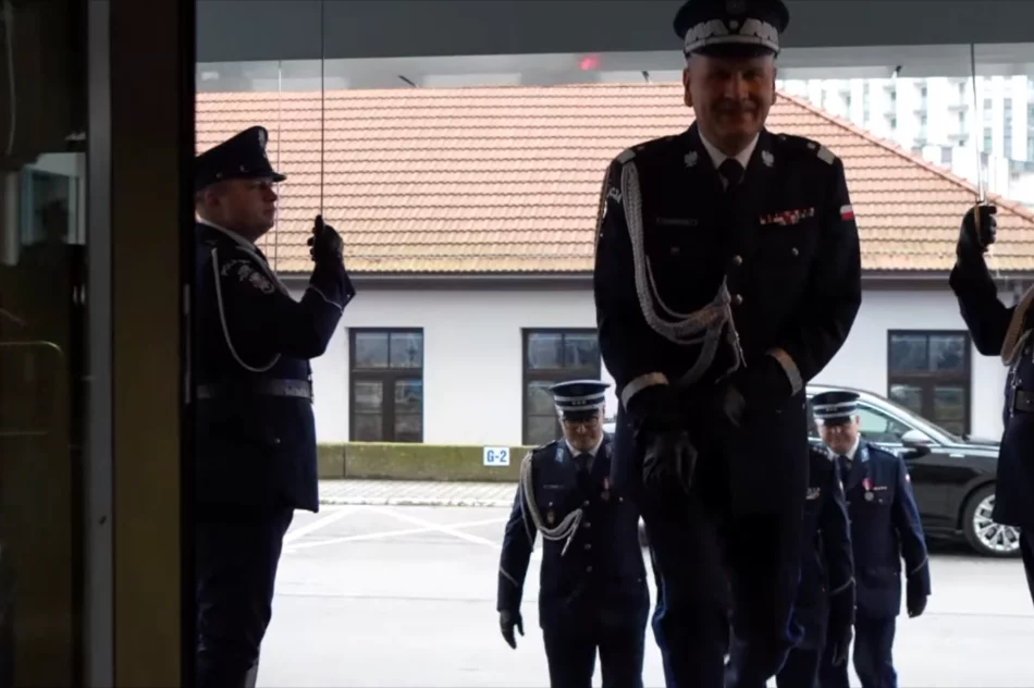 Awansowany komendant witany jak prezydent. Relację usunięto (FILM) - zdjęcie 9