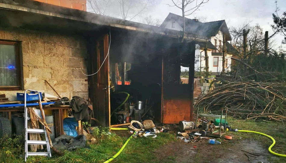 Pożar garażu - w akcji 24 strażaków - zdjęcie 1