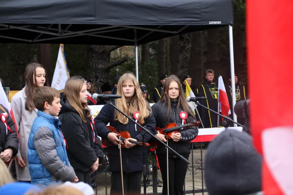 Wspólne świętowanie i pamięć o bohaterach na przełęczy (ZDJĘCIA) - zdjęcie 4