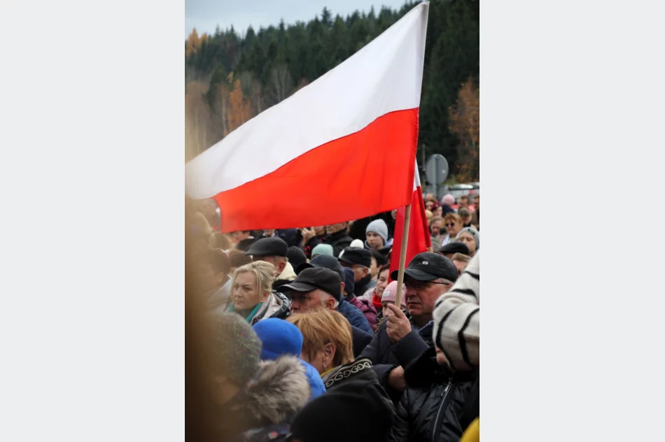 Wspólne świętowanie i pamięć o bohaterach na przełęczy (ZDJĘCIA) - zdjęcie 9