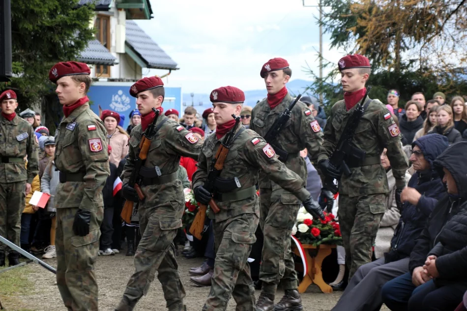 Wspólne świętowanie i pamięć o bohaterach na przełęczy (ZDJĘCIA) - zdjęcie 10
