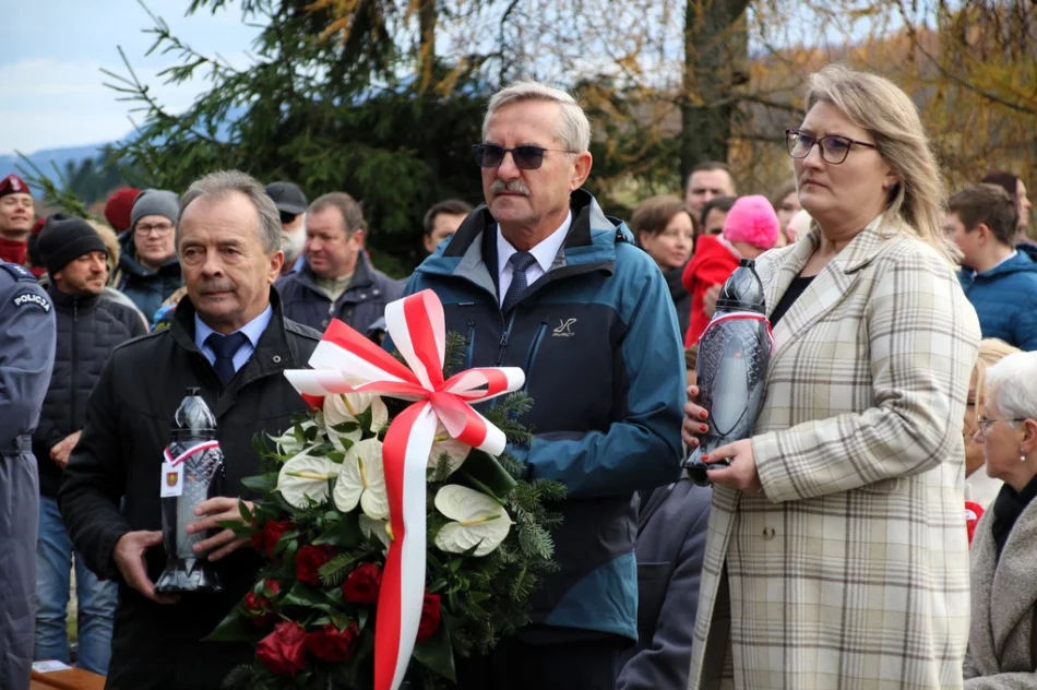 Wspólne świętowanie i pamięć o bohaterach na przełęczy (ZDJĘCIA) - zdjęcie 16