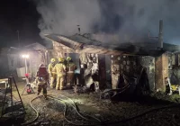 Jedna osoba nie żyje, a trzy są w szpitalu - tragiczny finał pożaru w Krosnej - zdjęcie główne