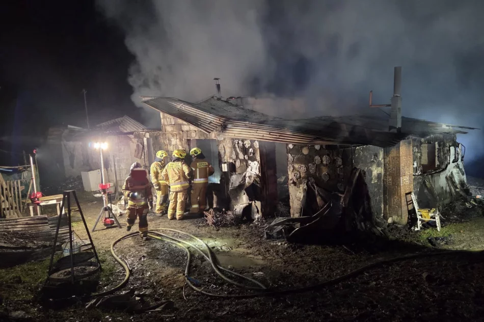 Jedna osoba nie żyje, a trzy są w szpitalu - tragiczny finał pożaru w Krosnej - zdjęcie 2
