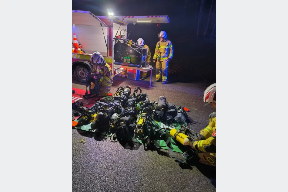 Jedna osoba nie żyje, a trzy są w szpitalu - tragiczny finał pożaru w Krosnej - zdjęcie 5