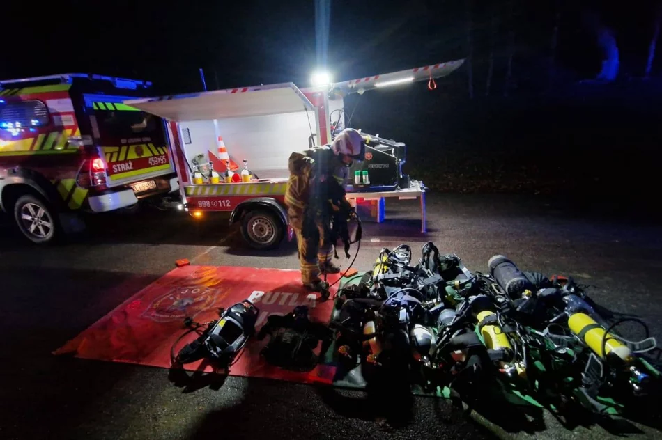 Jedna osoba nie żyje, a trzy są w szpitalu - tragiczny finał pożaru w Krosnej - zdjęcie 7