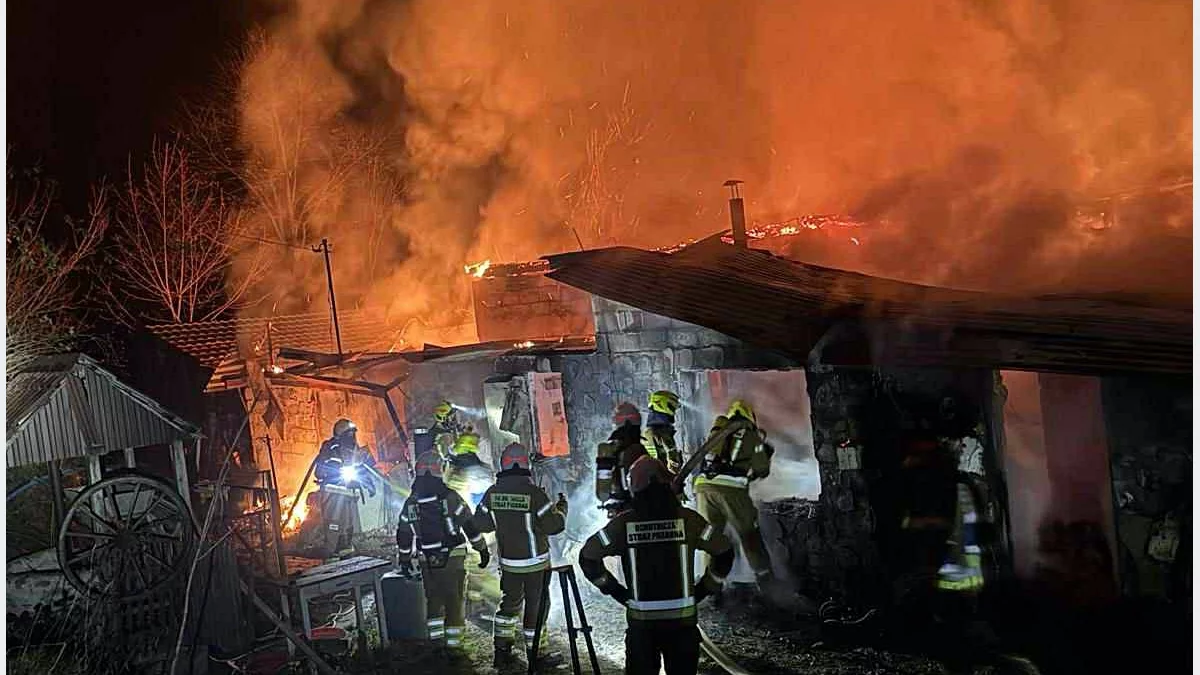 Tragiczny pożar w Krosnej/fot.: PSP Limanowa, OSP Ujanowice, OSP Strzeszyce, OSP Laskowa, OSP Łososina Górna