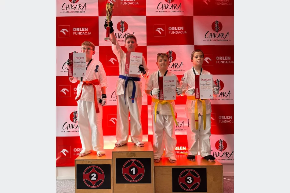 9 medali i 2 miejsce drużynowo dla zawodników Limanowskiego Klubu Kyokushin Karate na Grand Prix Polski - zdjęcie 2