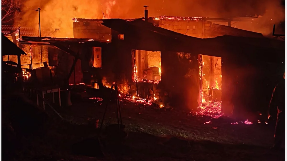 Tragiczny pożar w Krosnej, zginęła 33-letnia kobieta/fot.: KPP Limanowa