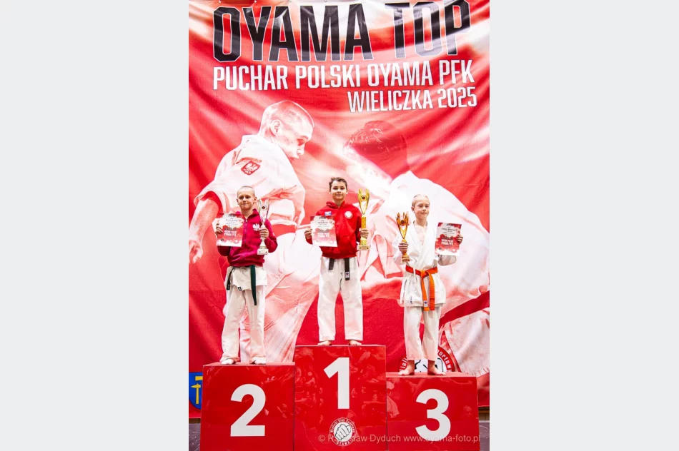 5 medali dla zawodników Limanowskiego Klubu Kyokushin Karate na Pucharze Polski w Wieliczce - zdjęcie 5