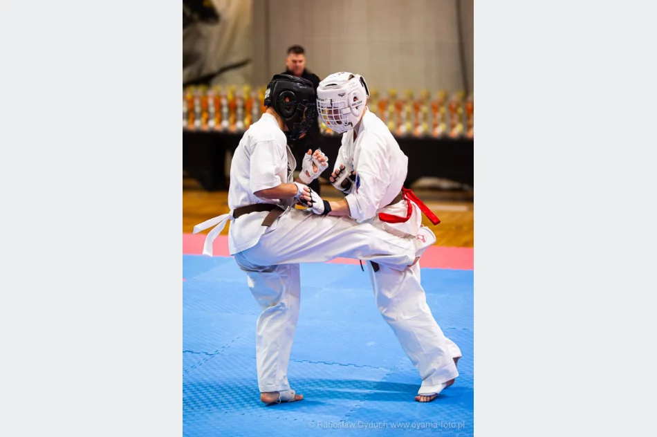 5 medali dla zawodników Limanowskiego Klubu Kyokushin Karate na Pucharze Polski w Wieliczce - zdjęcie 11
