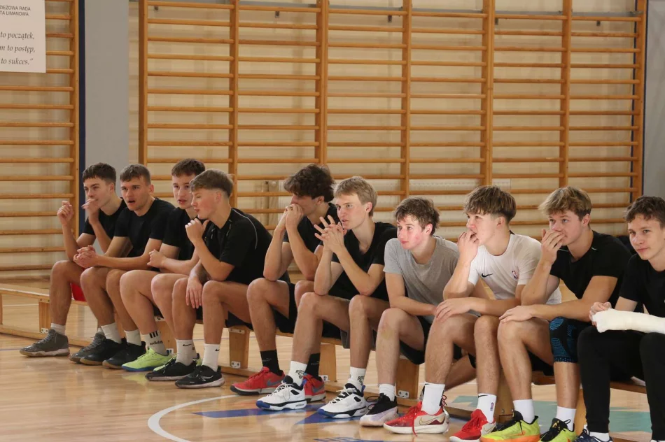 W ramach grantu „Młodzi samorządowcy w akcji!”odbyły się zawody sportowe dla dzieci i młodzieży z terenu Miasta Limanowa - zdjęcie 6