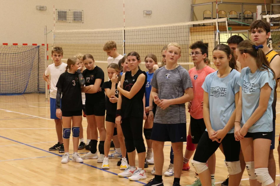 W ramach grantu „Młodzi samorządowcy w akcji!”odbyły się zawody sportowe dla dzieci i młodzieży z terenu Miasta Limanowa - zdjęcie 18