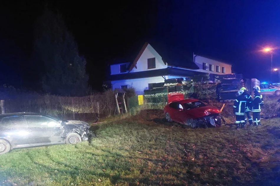 Po kolizji pojazdy uderzyły w słup i ogrodzenie - zdjęcie 2