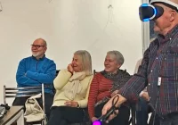 VR w bibliotece. Seniorzy i młodzi poznali technologię - zdjęcie główne