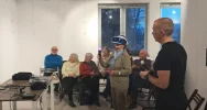 VR w bibliotece. Seniorzy i młodzi poznali technologię - zdjęcie 3