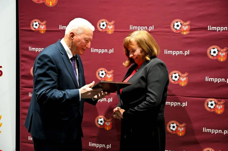 W Limanowej świętowano 40 lat działalności Limanowskiego Podokręgu Piłki Nożnej - zdjęcie 14