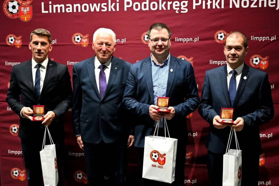 W Limanowej świętowano 40 lat działalności Limanowskiego Podokręgu Piłki Nożnej - zdjęcie 17