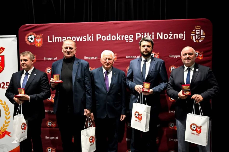 W Limanowej świętowano 40 lat działalności Limanowskiego Podokręgu Piłki Nożnej - zdjęcie 20