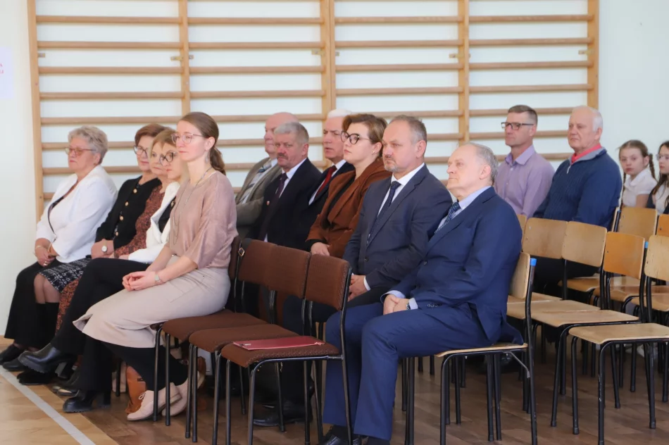 Święto Szkoły w Szkole Podstawowej nr 2 im. Stanisława Konarskiego w Starej Wsi - zdjęcie 12