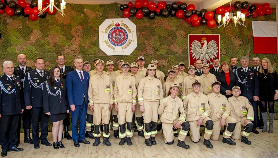 Uroczyste ślubowanie i pasowanie adeptów Młodzieżowej Drużyny Pożarniczej w Limanowej - zdjęcie 1