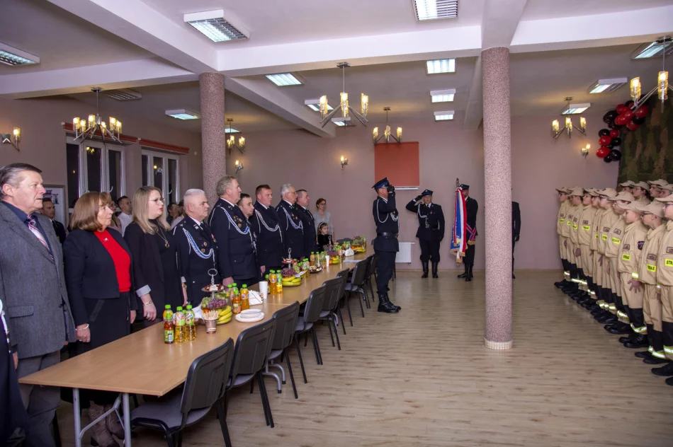 Uroczyste ślubowanie i pasowanie adeptów Młodzieżowej Drużyny Pożarniczej w Limanowej - zdjęcie 8