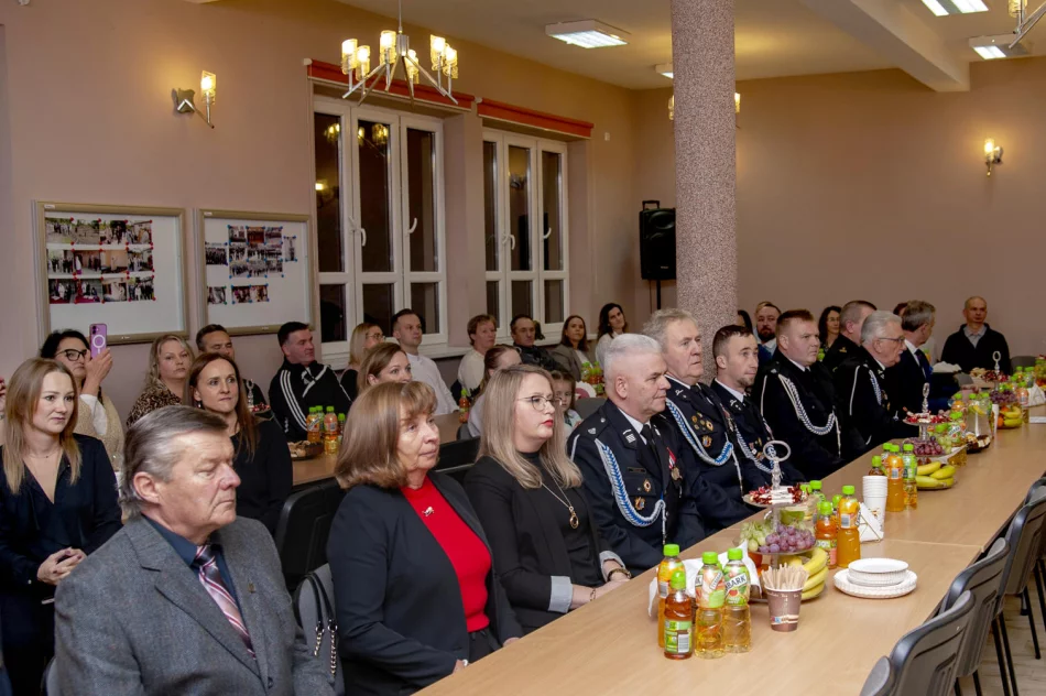 Uroczyste ślubowanie i pasowanie adeptów Młodzieżowej Drużyny Pożarniczej w Limanowej - zdjęcie 11