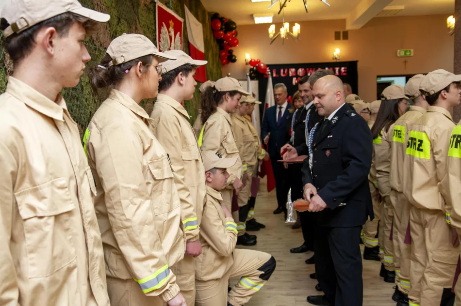 Uroczyste ślubowanie i pasowanie adeptów Młodzieżowej Drużyny Pożarniczej w Limanowej - zdjęcie 20