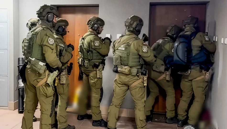 14 zatrzymanych w sprawie gangu narkotykowego powiązanego z pseudokibicami - zdjęcie 1