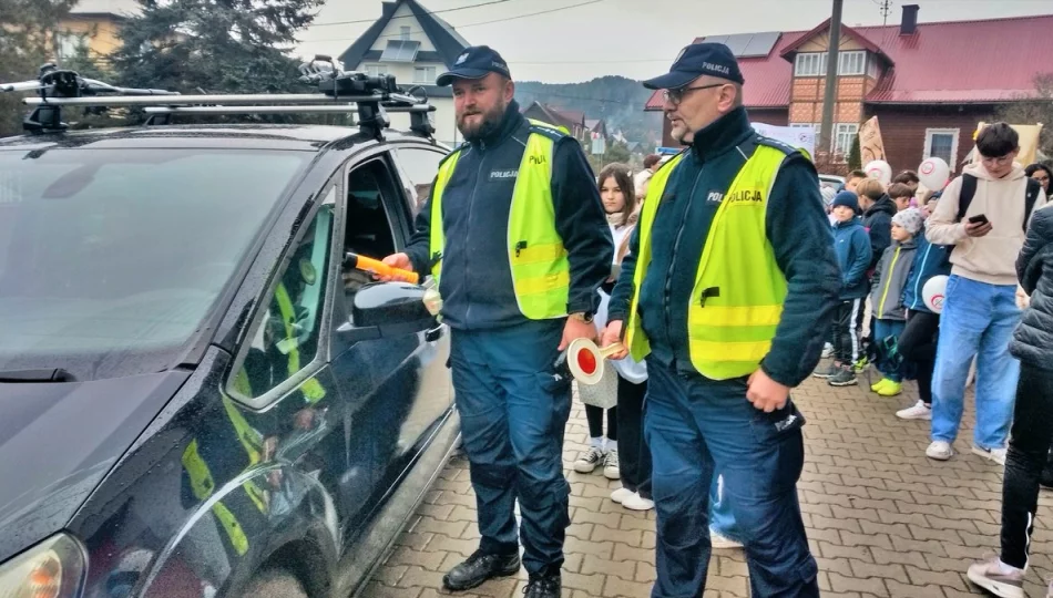 Uczniowie i policjanci przypomnieli kierowcom o trzeźwości - zdjęcie 1