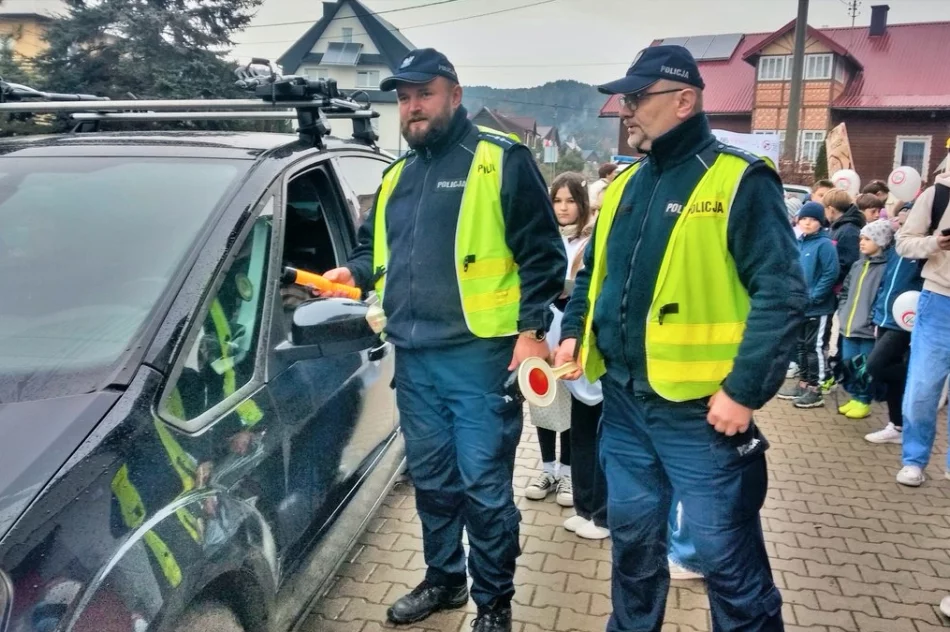 Uczniowie i policjanci przypomnieli kierowcom o trzeźwości - zdjęcie 4