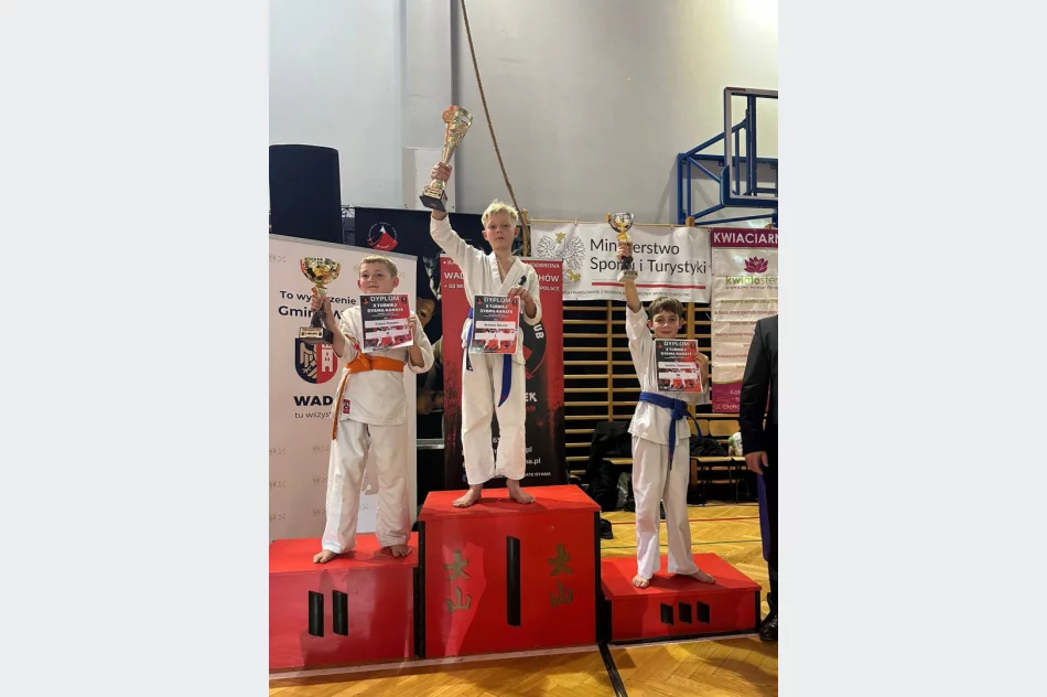 17 medali dla zawodników Limanowskiego Klubu Kyokushin Karate na Ogólnopolskim Turnieju w Wadowicach - zdjęcie 13