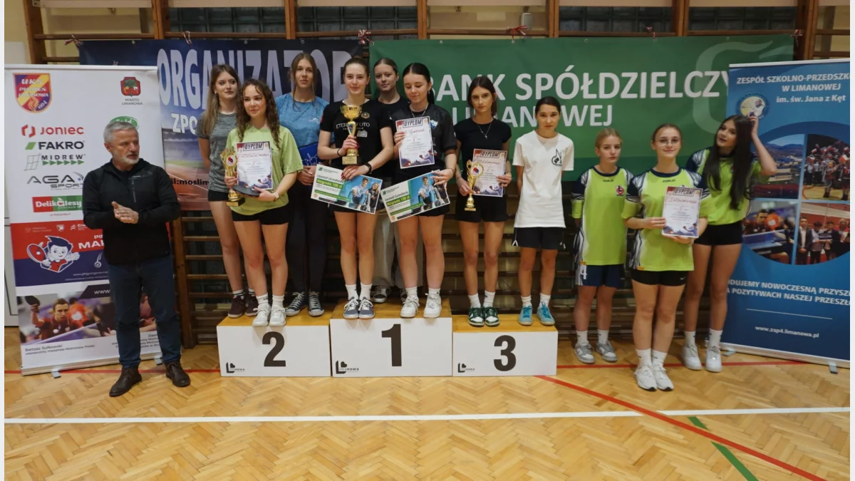 Szkoły średnie rozstrzygnęły rywalizację w tenisie stołowym/Fot.: MOS Limanowa