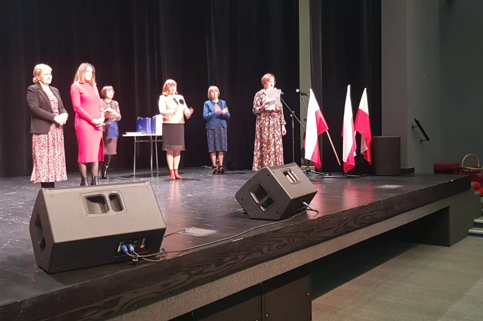 Wyłoniono finalistów XXIII Konkursu Poezji i Pieśni Patriotycznej organizowanego przez Dyrekcję i nauczycieli ZSP Nr 1 - zdjęcie 6