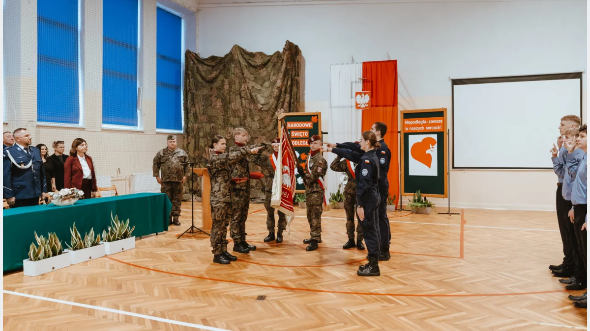 Ślubowanie klas mundurowych/fot.: ZS im. KEN w Tymbarku