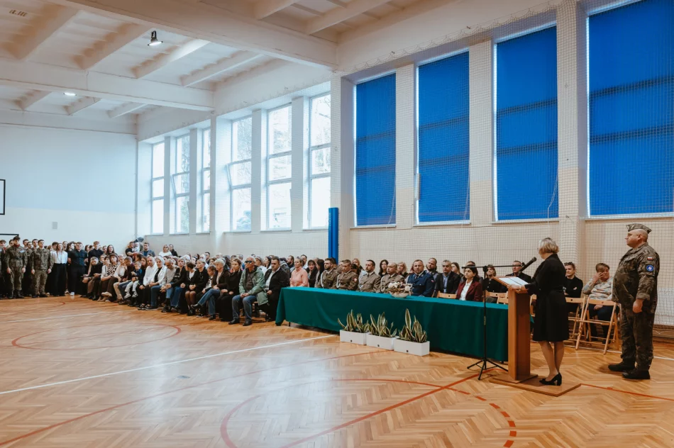 Ślubowanie klas mundurowych  - zdjęcie 5