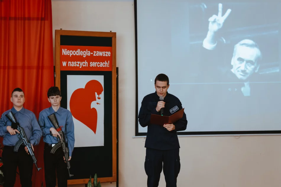 Ślubowanie klas mundurowych  - zdjęcie 10