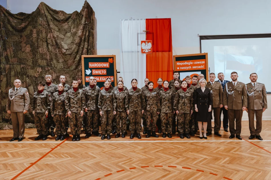 Ślubowanie klas mundurowych  - zdjęcie 12