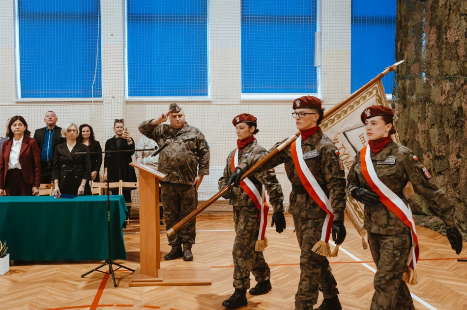 Ślubowanie klas mundurowych  - zdjęcie 13