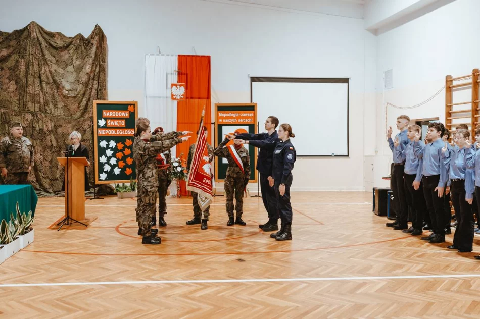 Ślubowanie klas mundurowych  - zdjęcie 17