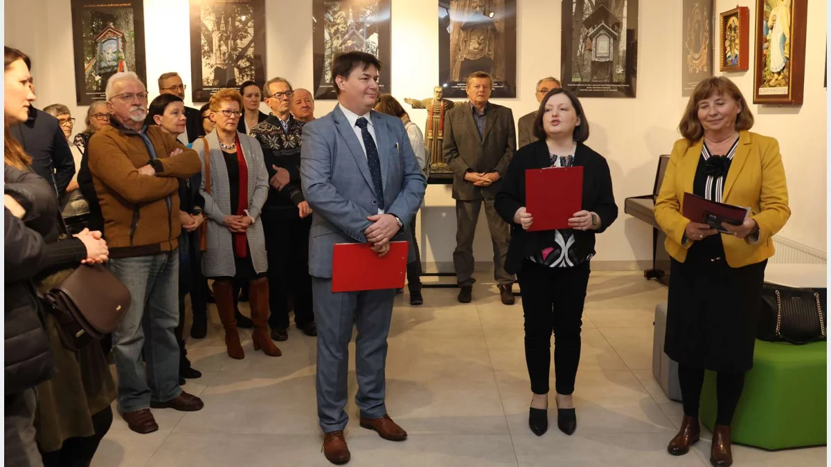Historia zatrzymana w drewnie i na płótnie – uroczyste otwarcie wystawy upamiętniającej Stanisława Odziomka i Stanisława Sułkowskiego