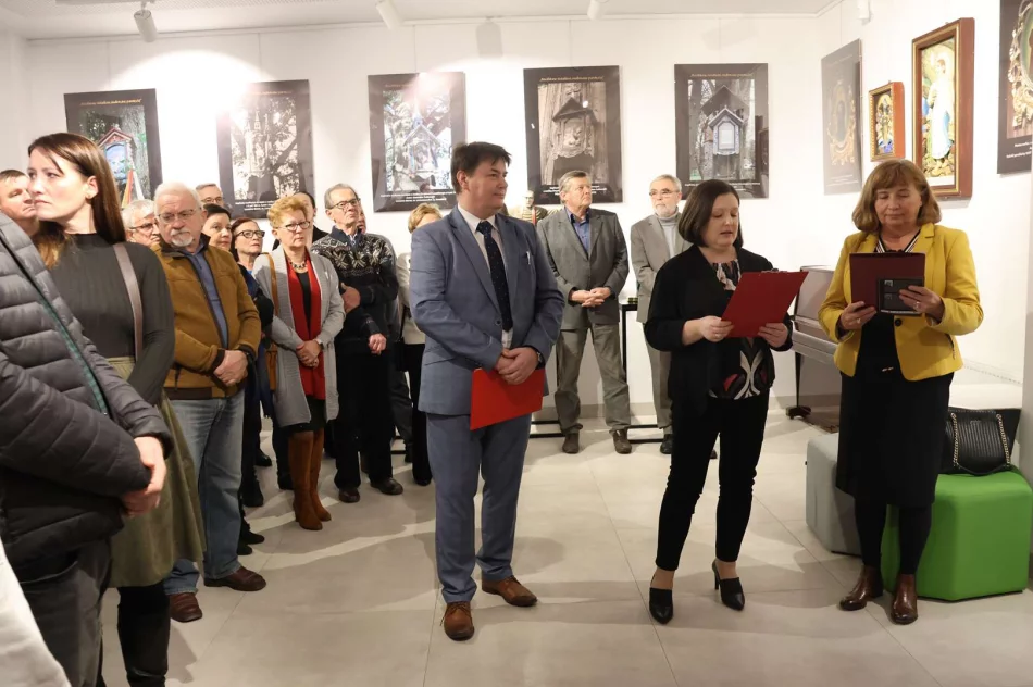 Historia zatrzymana w drewnie i na płótnie – uroczyste otwarcie wystawy upamiętniającej Stanisława Odziomka i Stanisława Sułkowskiego - zdjęcie 2